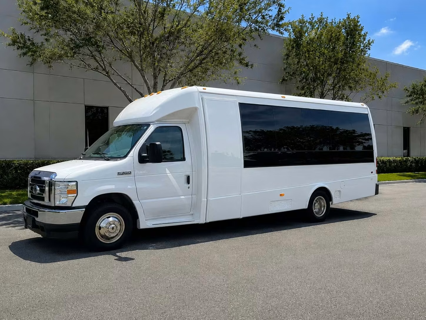 lewiston 15 passenger minibus rental