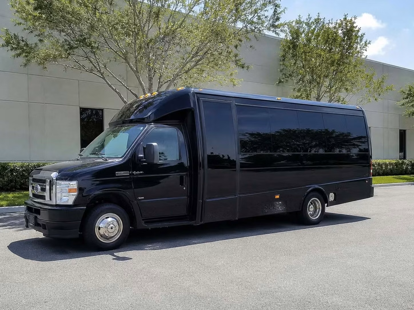 lewiston 18 passenger minibus rental