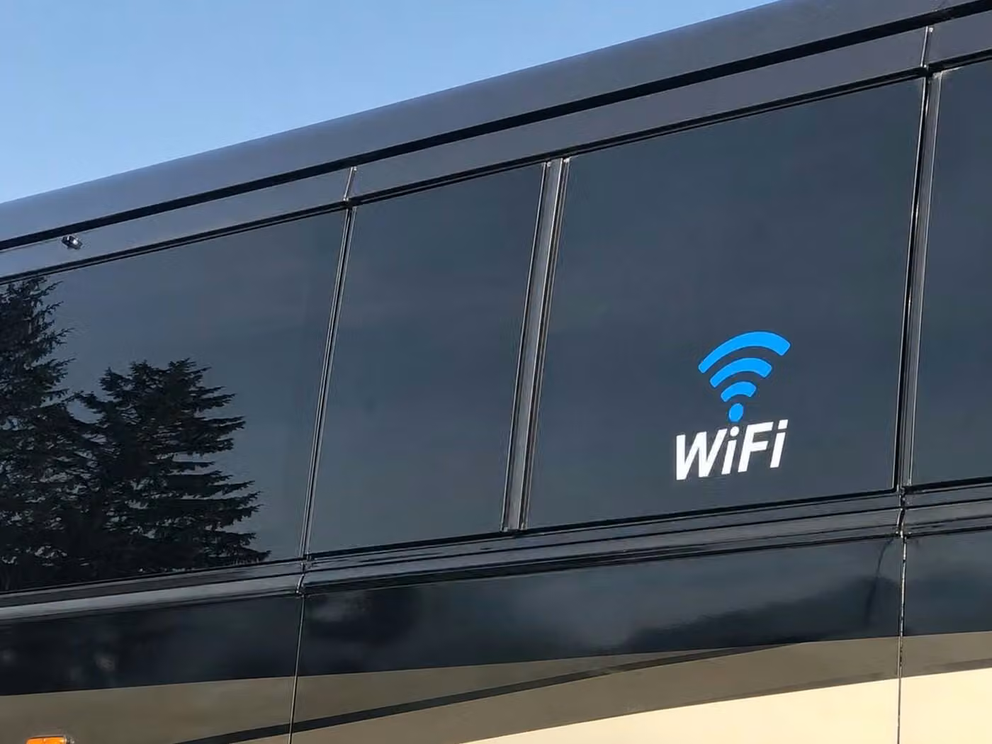 lewiston 18 passenger minibus wifi