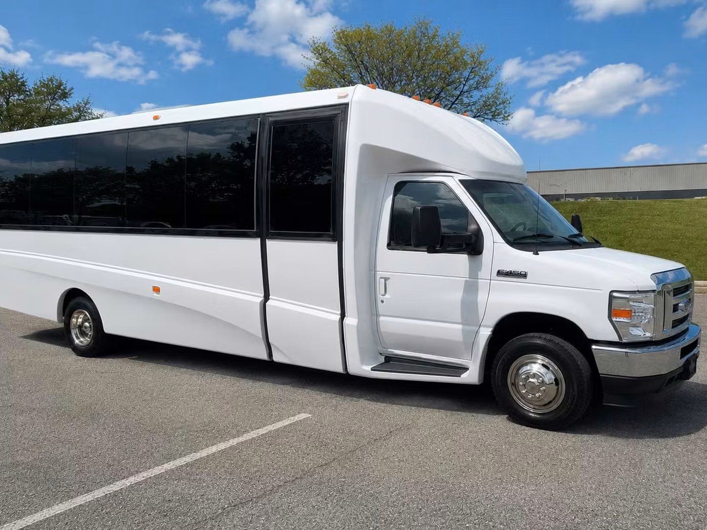 lewiston 20 passenger minibus rental