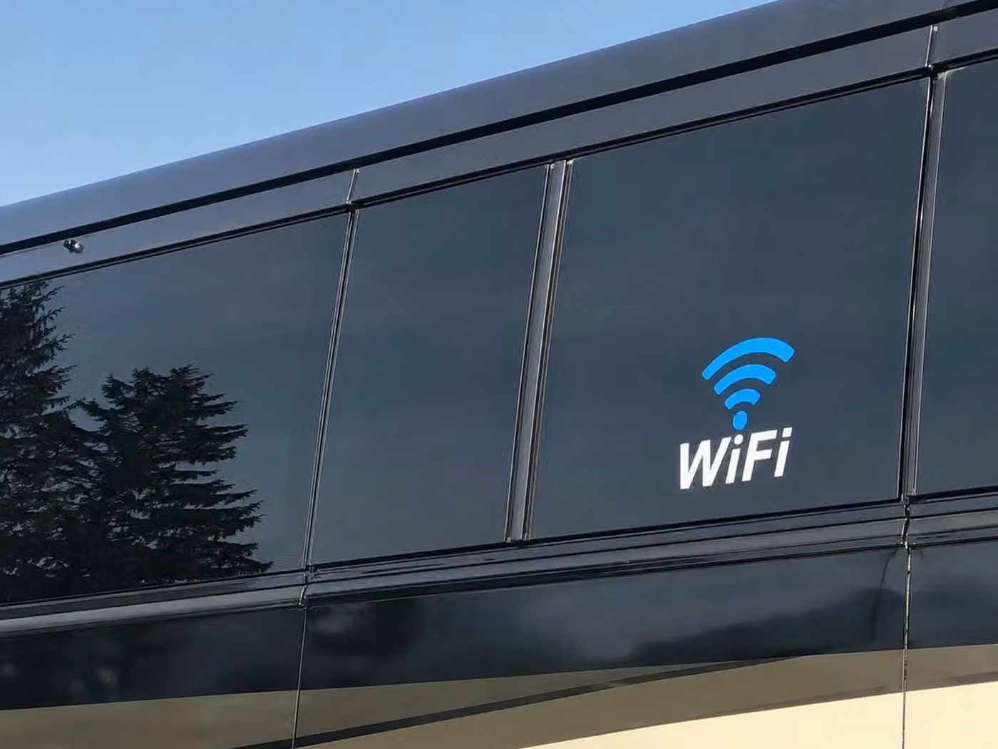 lewiston 25 passenger minibus wifi