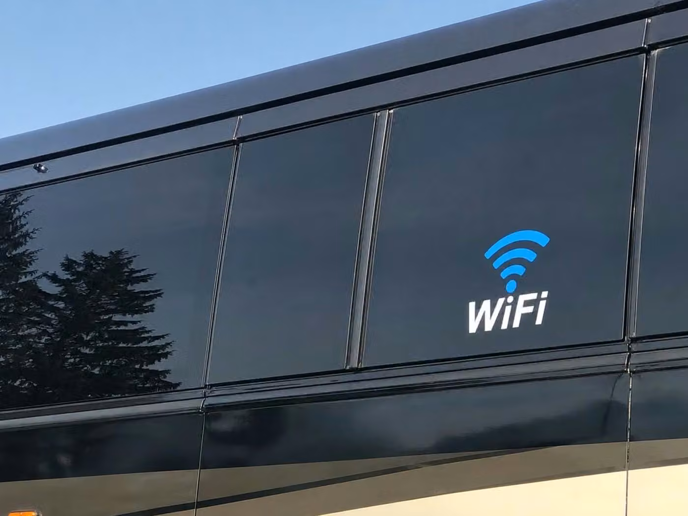 lewiston 30 passenger minibus wifi