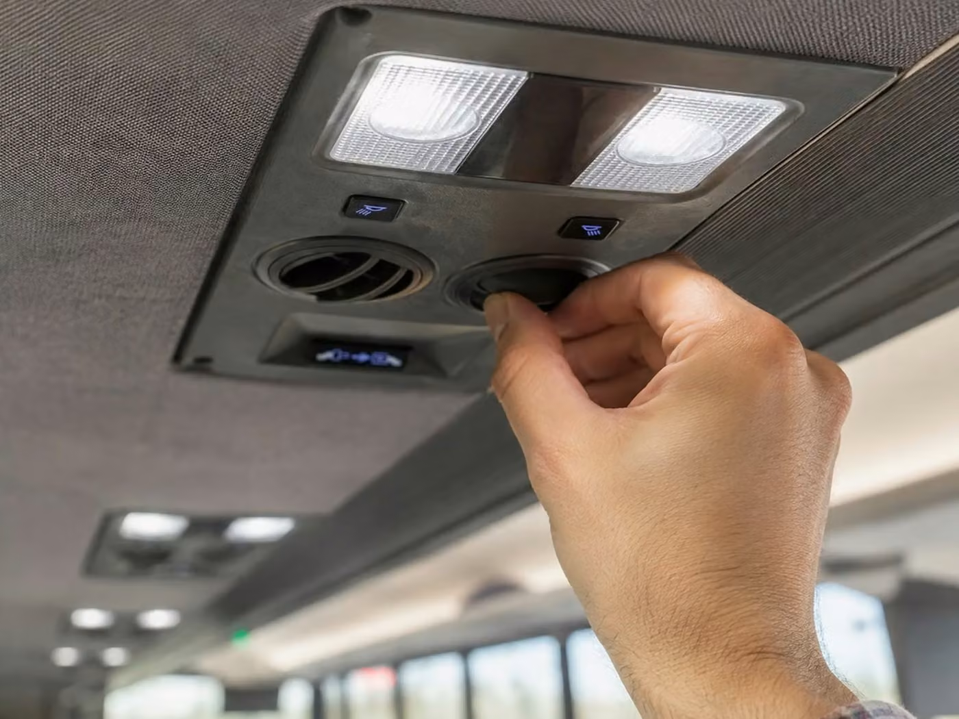 lewiston 35 passenger minibus air conditioning