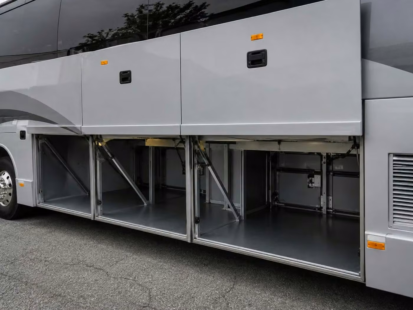 lewiston 56 passenger charter bus luggage bays