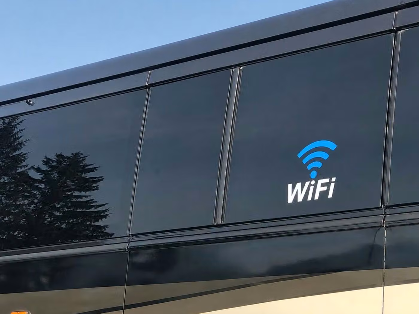 lewiston 56 passenger charter bus wifi